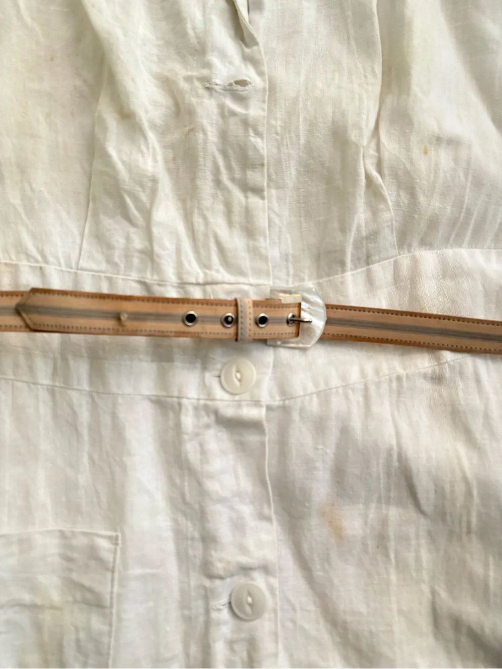 Vintage Neutral Tan Slim Leather Belt with Contrasting Stitching Large